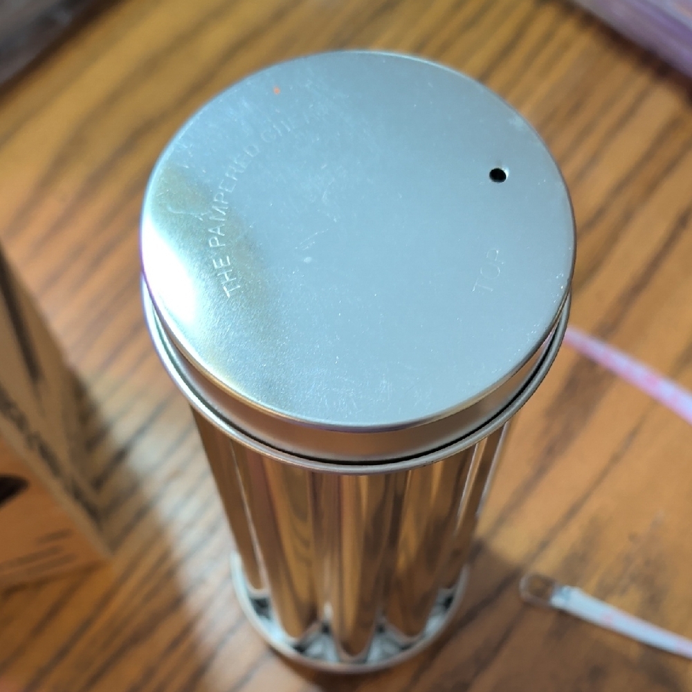 The Pampered Chef Silver Scalloped Bread Tube - Picture 4 of 4